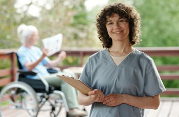 Le Conseil national amaigrit la réforme des conditions de travail du personnel soignant