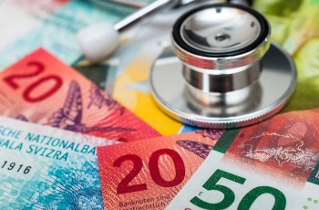 La franchise minimale à 400 francs convainc à droite, mais pas à gauche