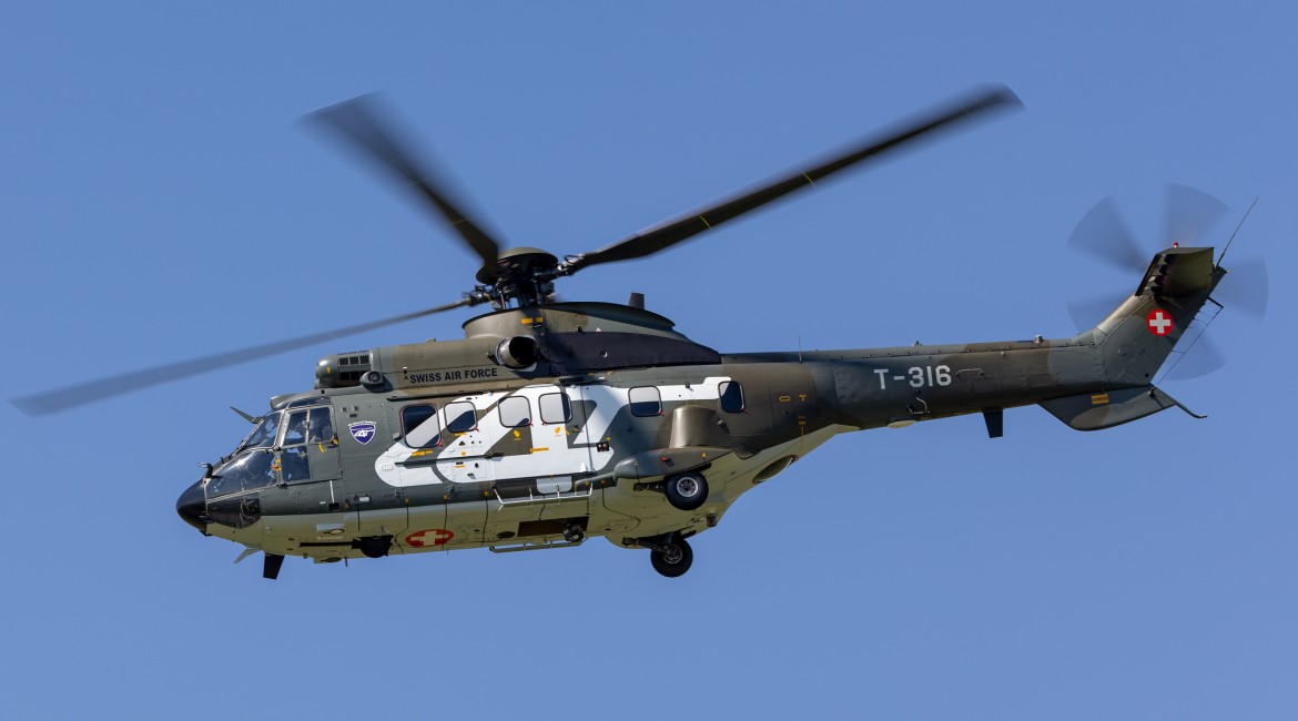La Suisse soutient la France dans la lutte contre les incendies avec trois hélicoptères de l’armée