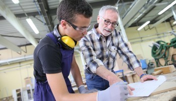 Conseil fédéral opposé à 6 semaines de vacances pour les apprentis