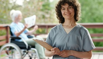 Le Conseil national amaigrit la réforme des conditions de travail du personnel soignant