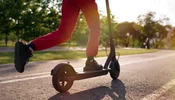 En Suisse, la police se mobilise contre les infractions en trottinette électrique