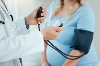 Fuite des soignants: la France prévoit de freiner la concurrence étrangère
