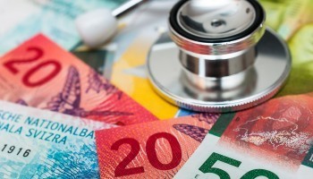 La franchise minimale à 400 francs convainc à droite, mais pas à gauche